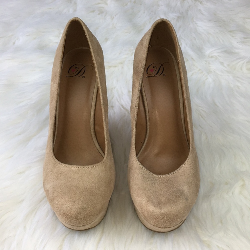 Tan Wedges size 7